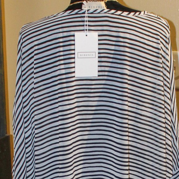 Women Blouse - Picture 5 of 8